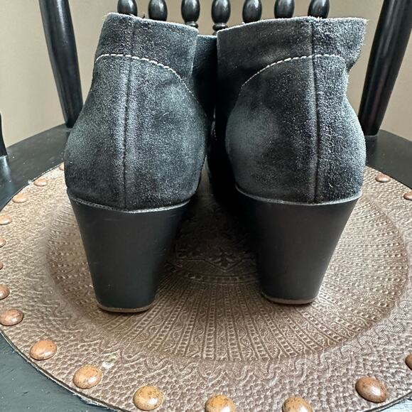 COLE HAAN NIKE AIR BLACK Britt chukka SUEDE WEDGE BOOTIE 8 - Picture 2 of 9